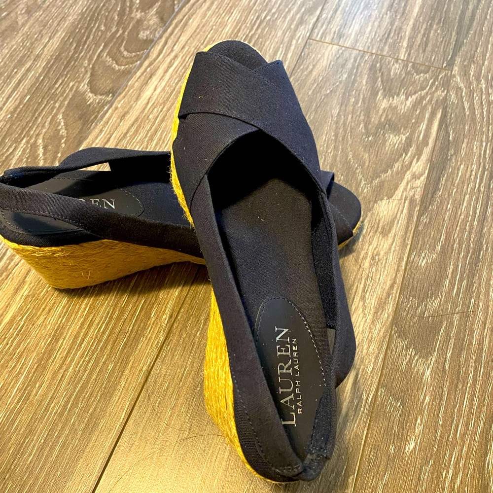Blue wedge